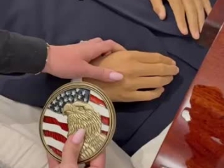 Obvious fake hands on Kirk mannequin