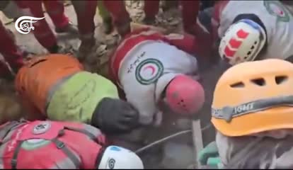 Staged retrieval of mannequin in Iran, guy laughs midway