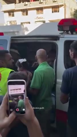 Fake bandage falls off girl's head
